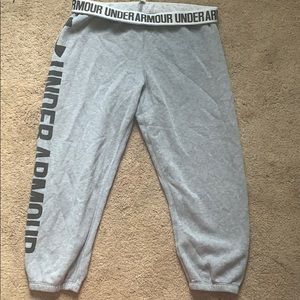 Women’s gray underarmour sweatpants